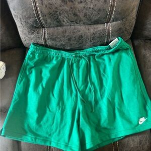 Nike Men’s Standard Fit Fleece Green Shorts Size XL NWT Above Knee Length